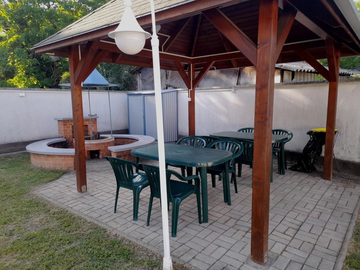 Nimrod Vendeghaz Hotel Hajdúszoboszló Buitenkant foto