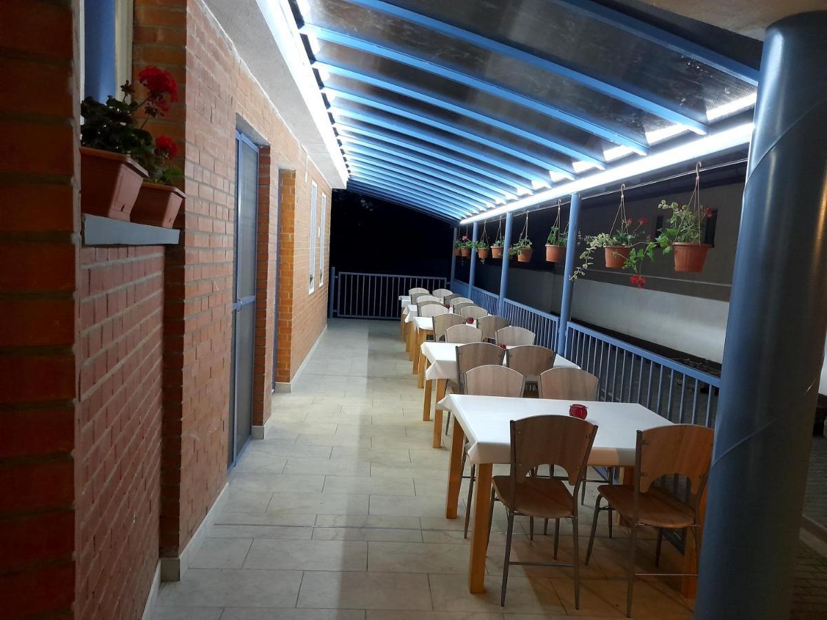 Nimrod Vendeghaz Hotel Hajdúszoboszló Buitenkant foto
