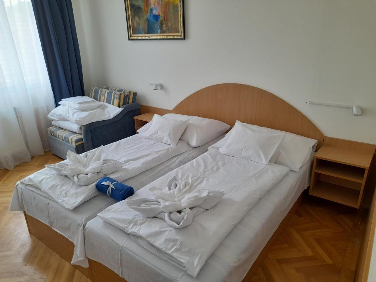 Nimrod Vendeghaz Hotel Hajdúszoboszló Buitenkant foto