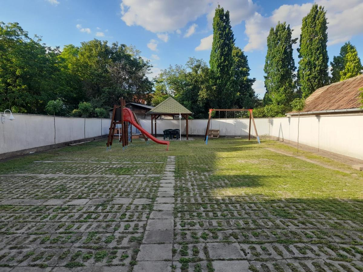 Nimrod Vendeghaz Hotel Hajdúszoboszló Buitenkant foto