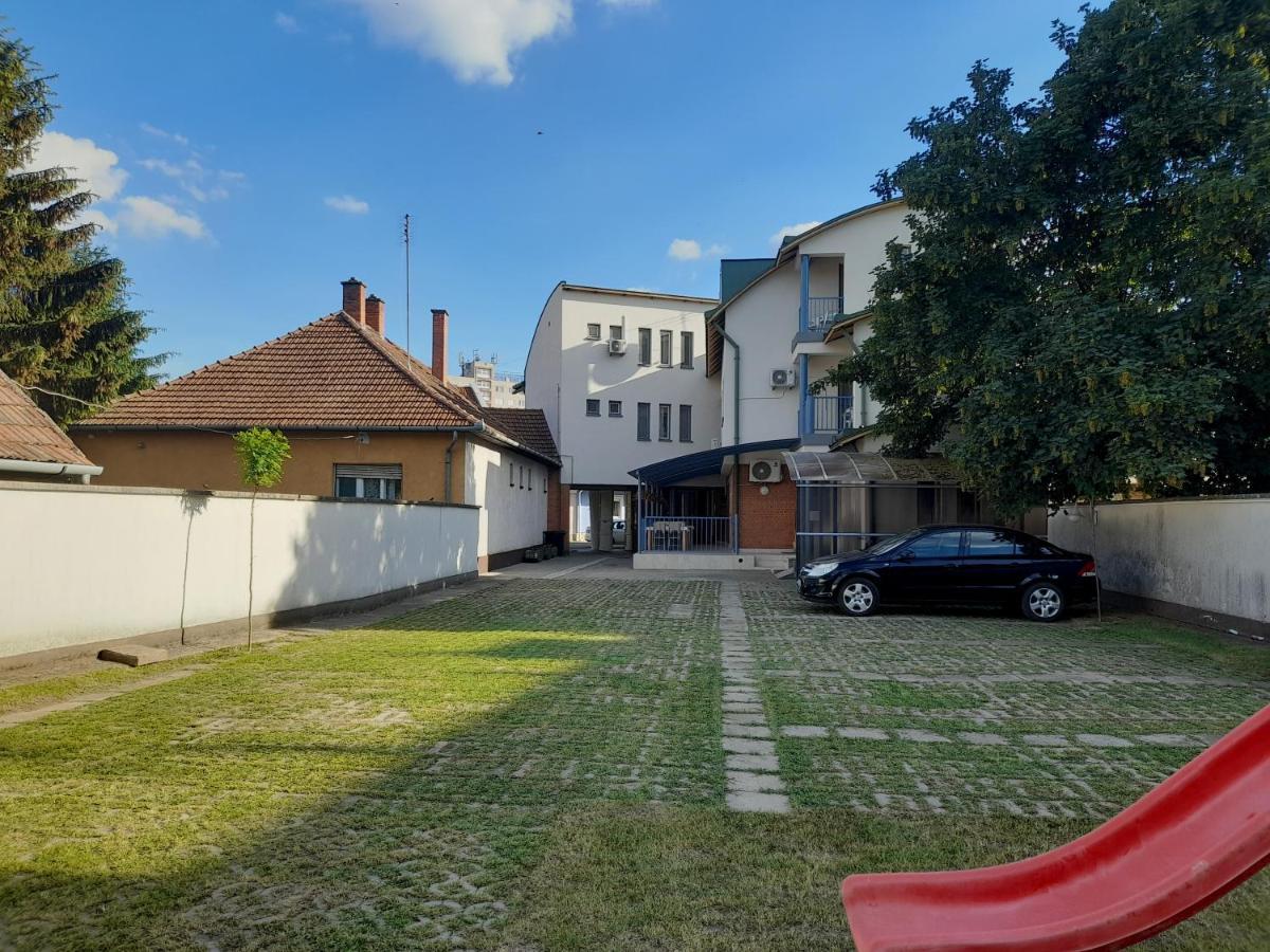 Nimrod Vendeghaz Hotel Hajdúszoboszló Buitenkant foto