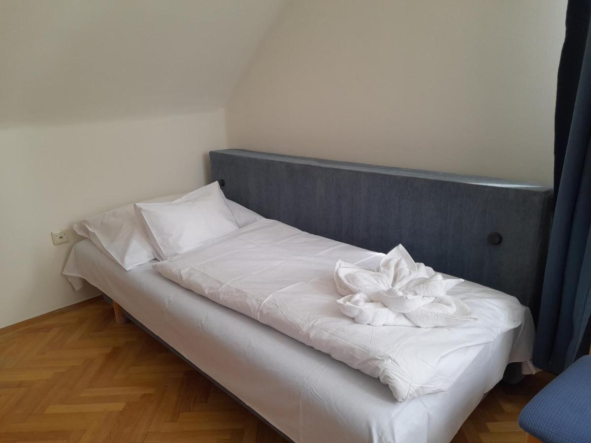 Nimrod Vendeghaz Hotel Hajdúszoboszló Buitenkant foto