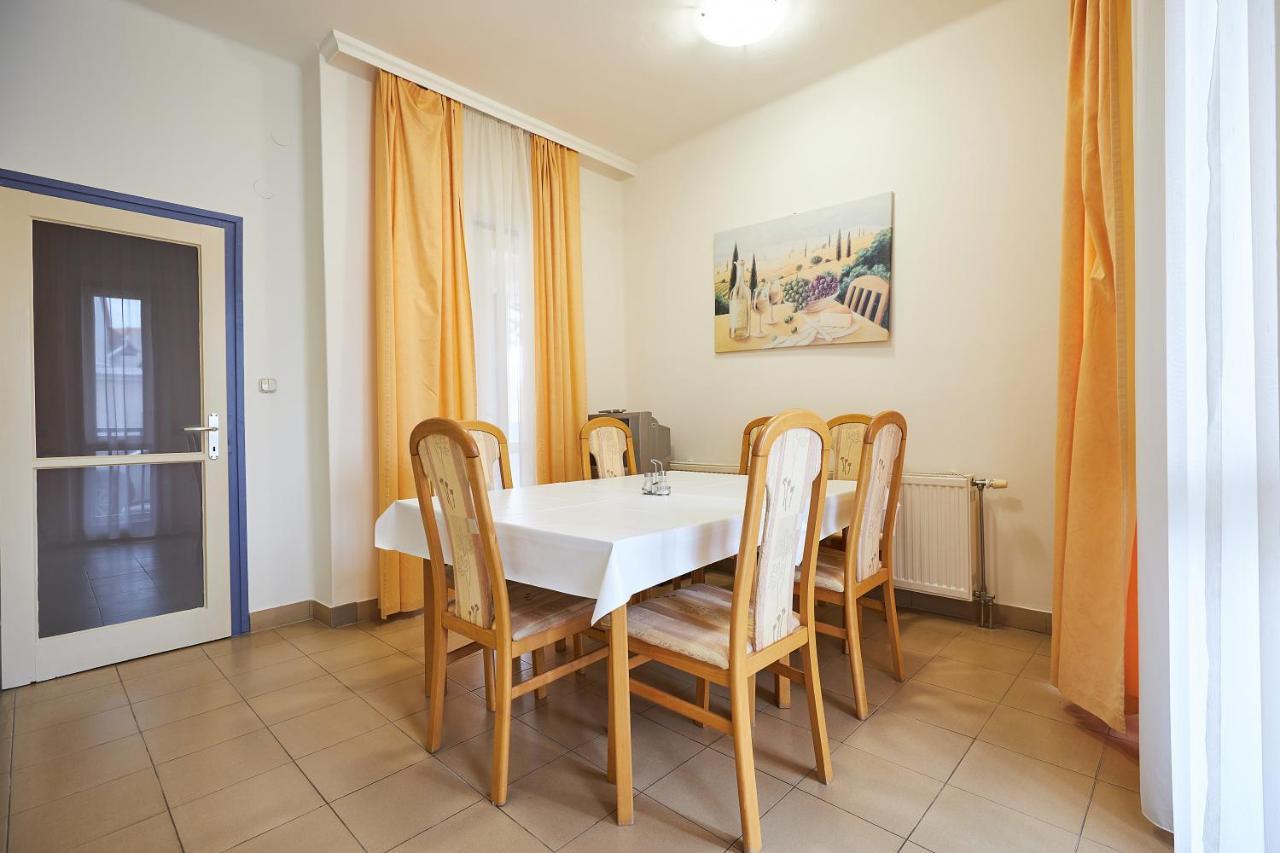 Nimrod Vendeghaz Hotel Hajdúszoboszló Buitenkant foto