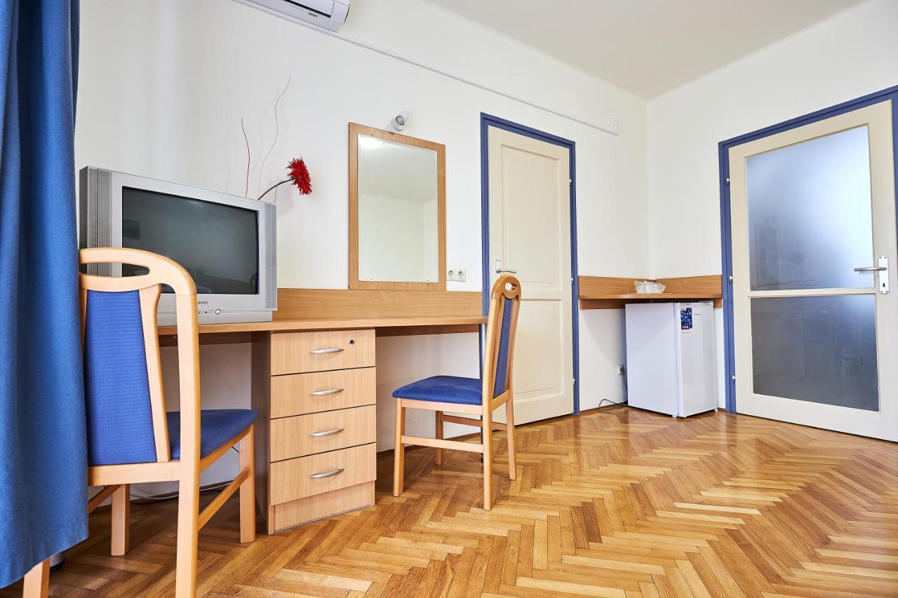 Nimrod Vendeghaz Hotel Hajdúszoboszló Buitenkant foto