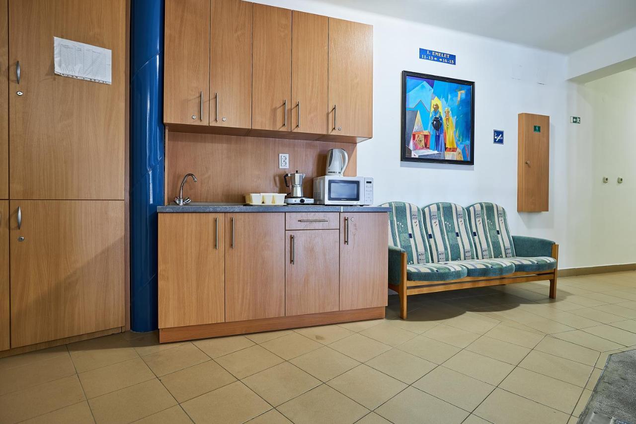 Nimrod Vendeghaz Hotel Hajdúszoboszló Buitenkant foto